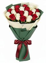 Букет Микс из красных и белых роз в Горбунки