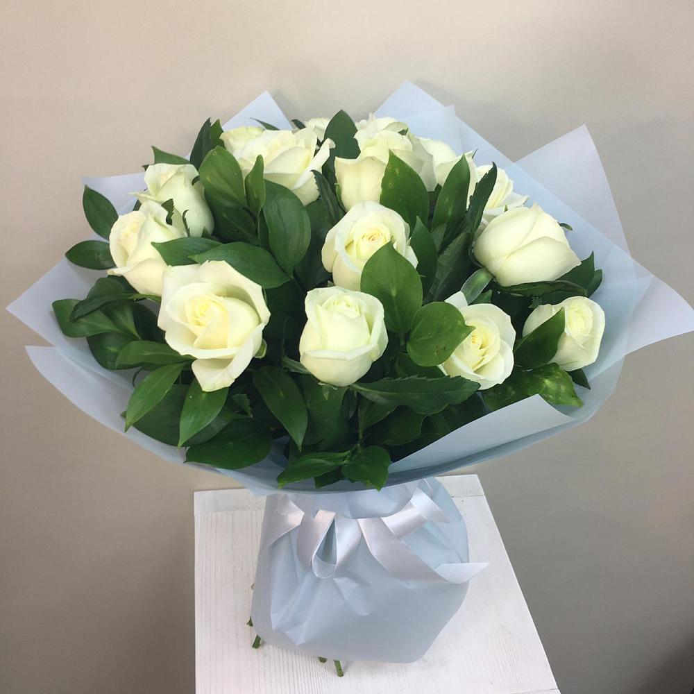 Букет 15 Белых роз Проуд в Горбунки