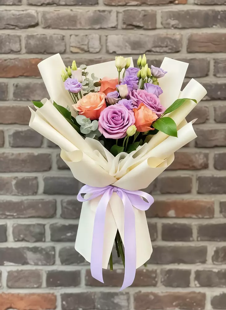 Букет цветов из: Лизиантусы и Розы в Горбунки