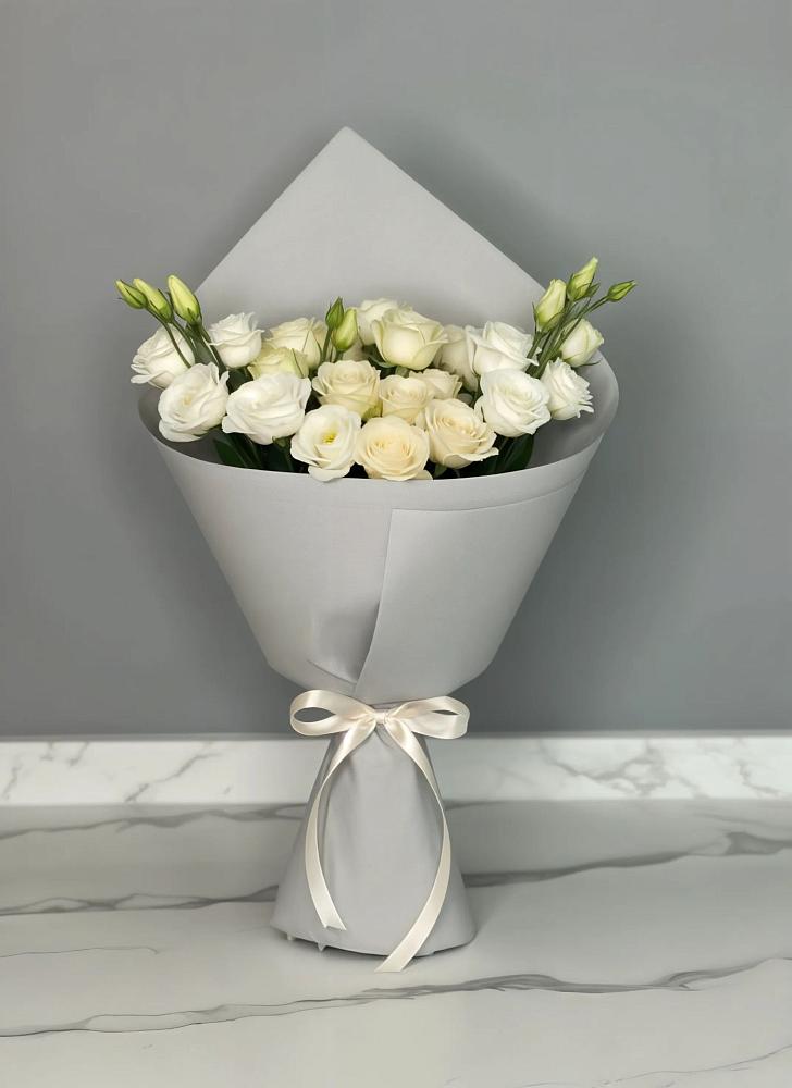 Букет цветов из: Розы и Лизиантусы в Горбунки