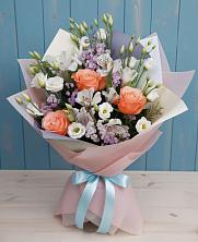 Букет цветов из:  Лизиантусы, Розы, Альстромерии и Гипсофила в Горбунки
