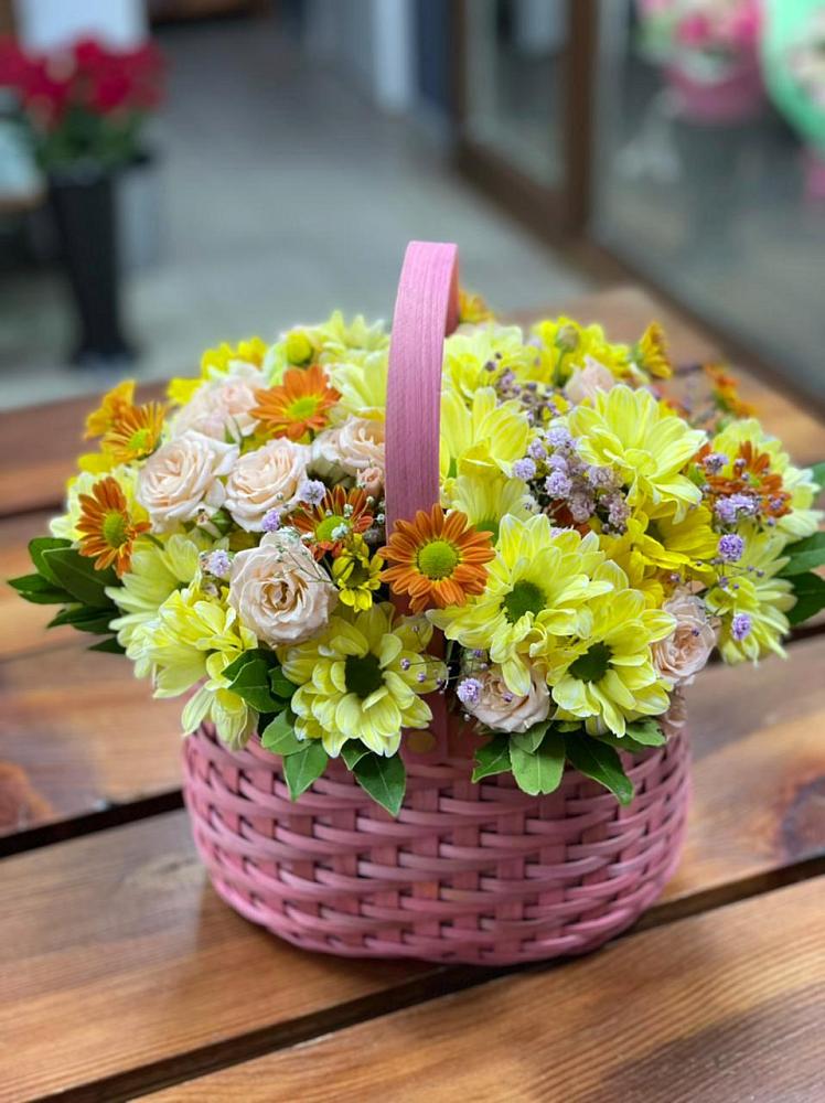 Цветочная композиция из Хризантемы и Розы в корзине в Горбунки