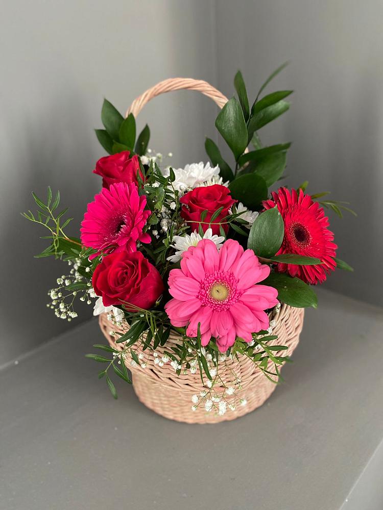 Цветочная композиция из Розы, Хризантемы и Герберы в корзине в Горбунки