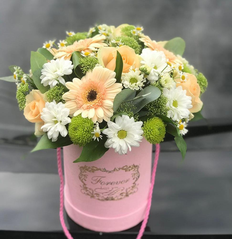 Цветочная композиция из Розы, Герберы и Хризантемы в шляпной коробке в Горбунки