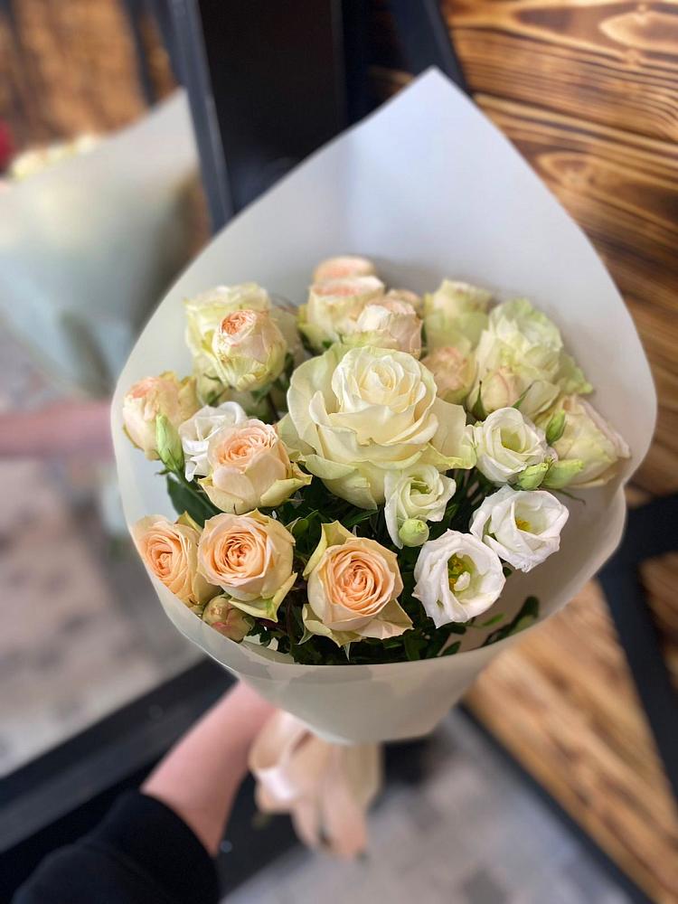 Букет цветов из: Розы и Лизиантусы в Горбунки